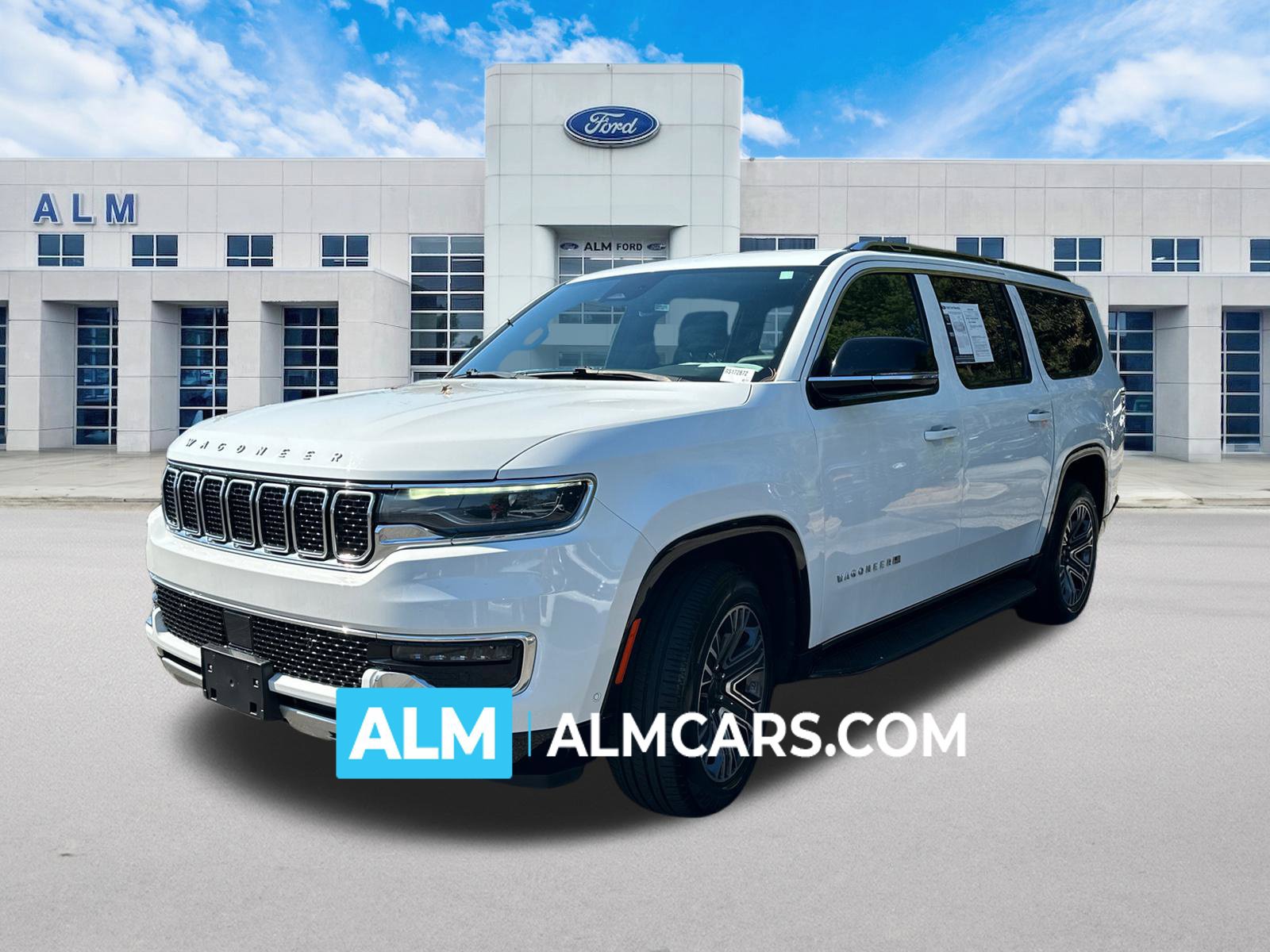 Used 2024 Jeep Wagoneer L Series II w/ Flexible Seating Group AWD/4WD image 1