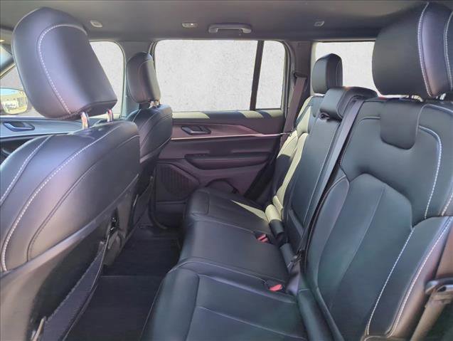 Used 2024 Jeep Grand Cherokee Limited w/ Trailer Tow Package AWD/4WD image 17