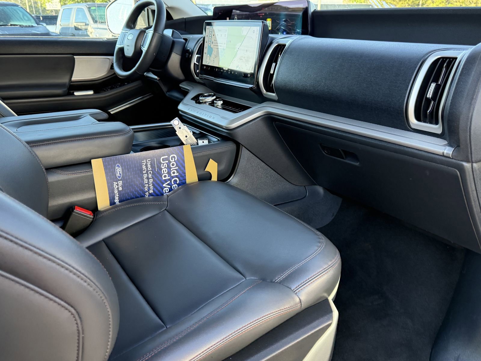 Certified 2025 Ford Expedition Active image 11