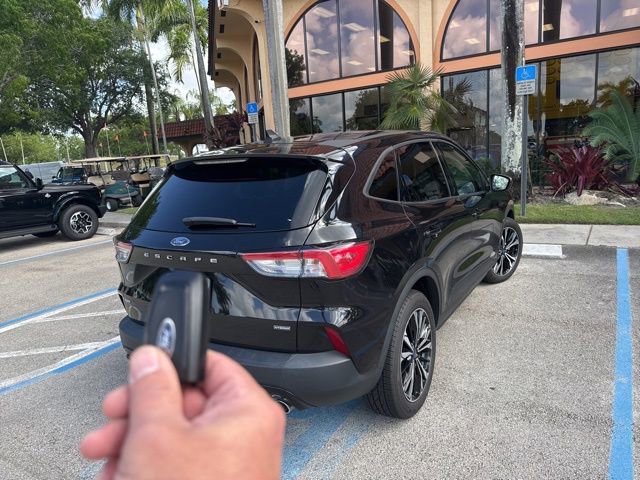 Certified 2021 Ford Escape SE w/ SE Sport Appearance Package FWD image 4
