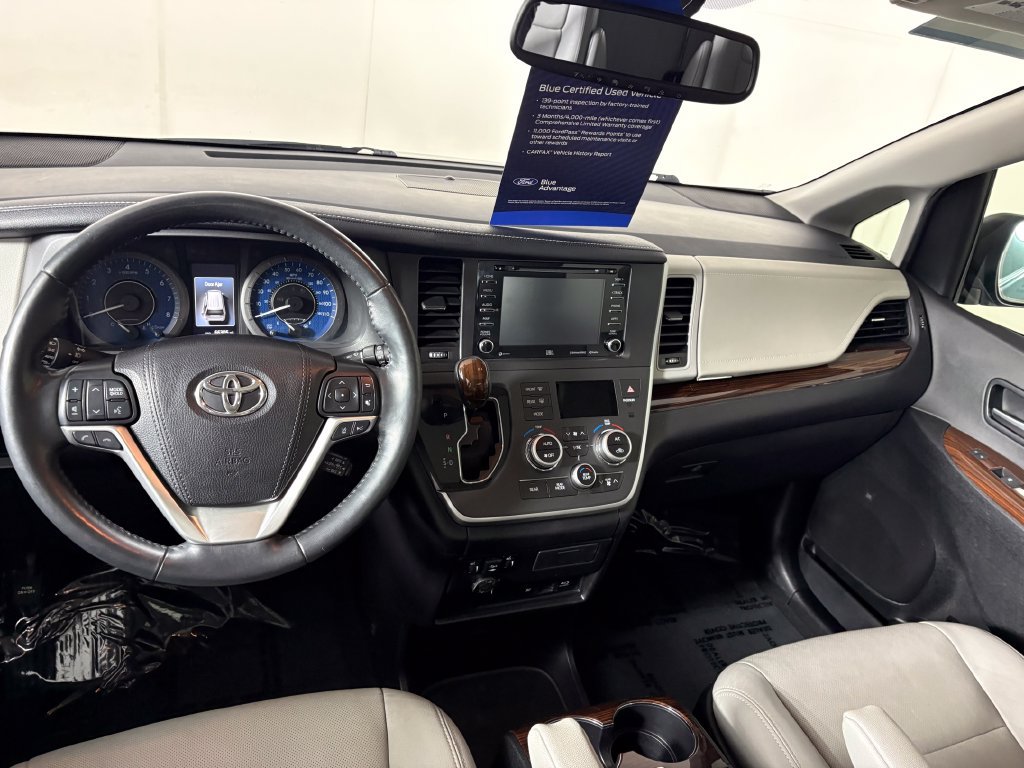 Used 2020 Toyota Sienna Limited Premium w/ Carpet Mat Package FWD image 26
