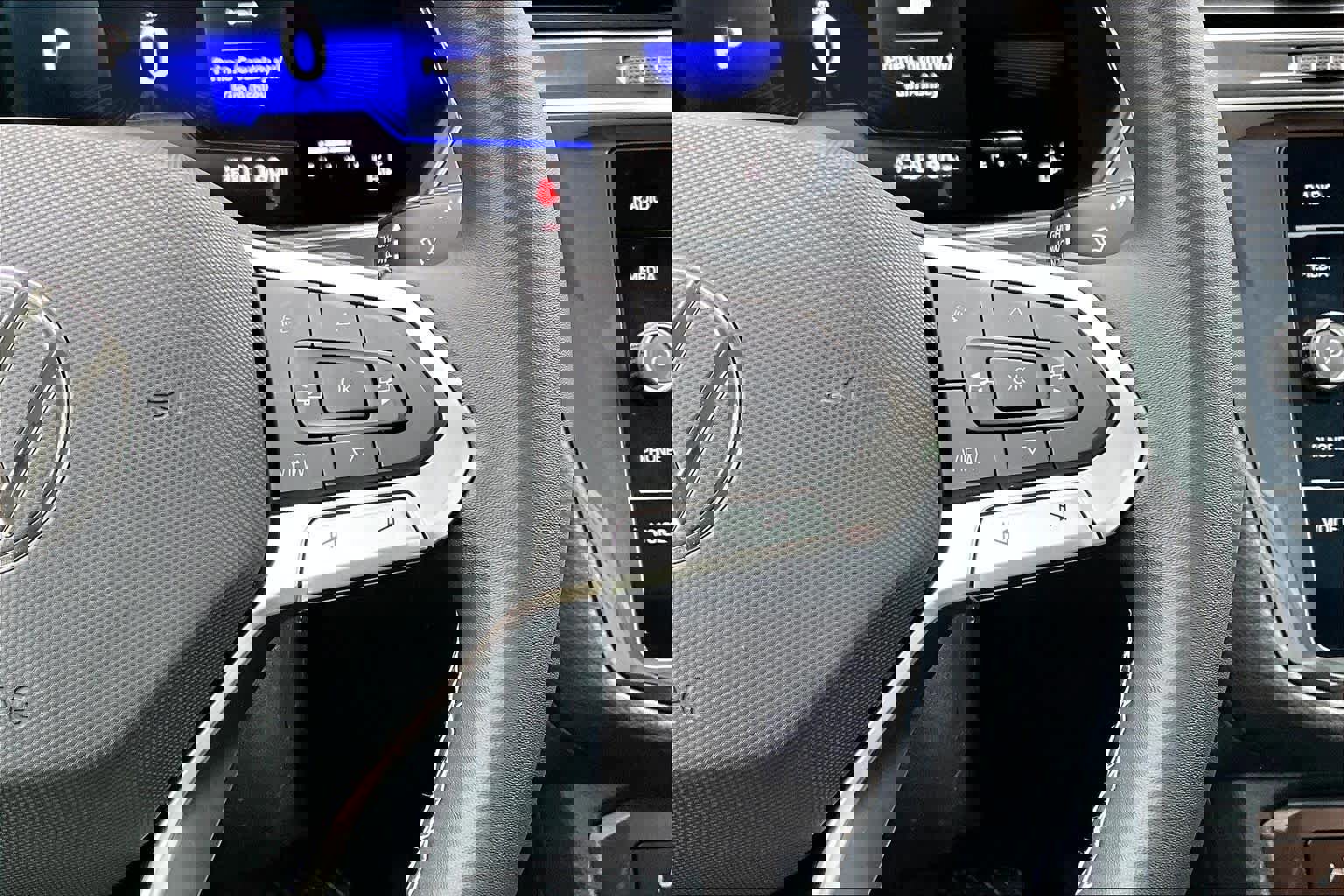 Used 2022 Volkswagen Tiguan SE image 25