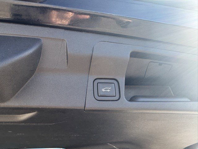 Used 2023 GMC Acadia SLT image 29