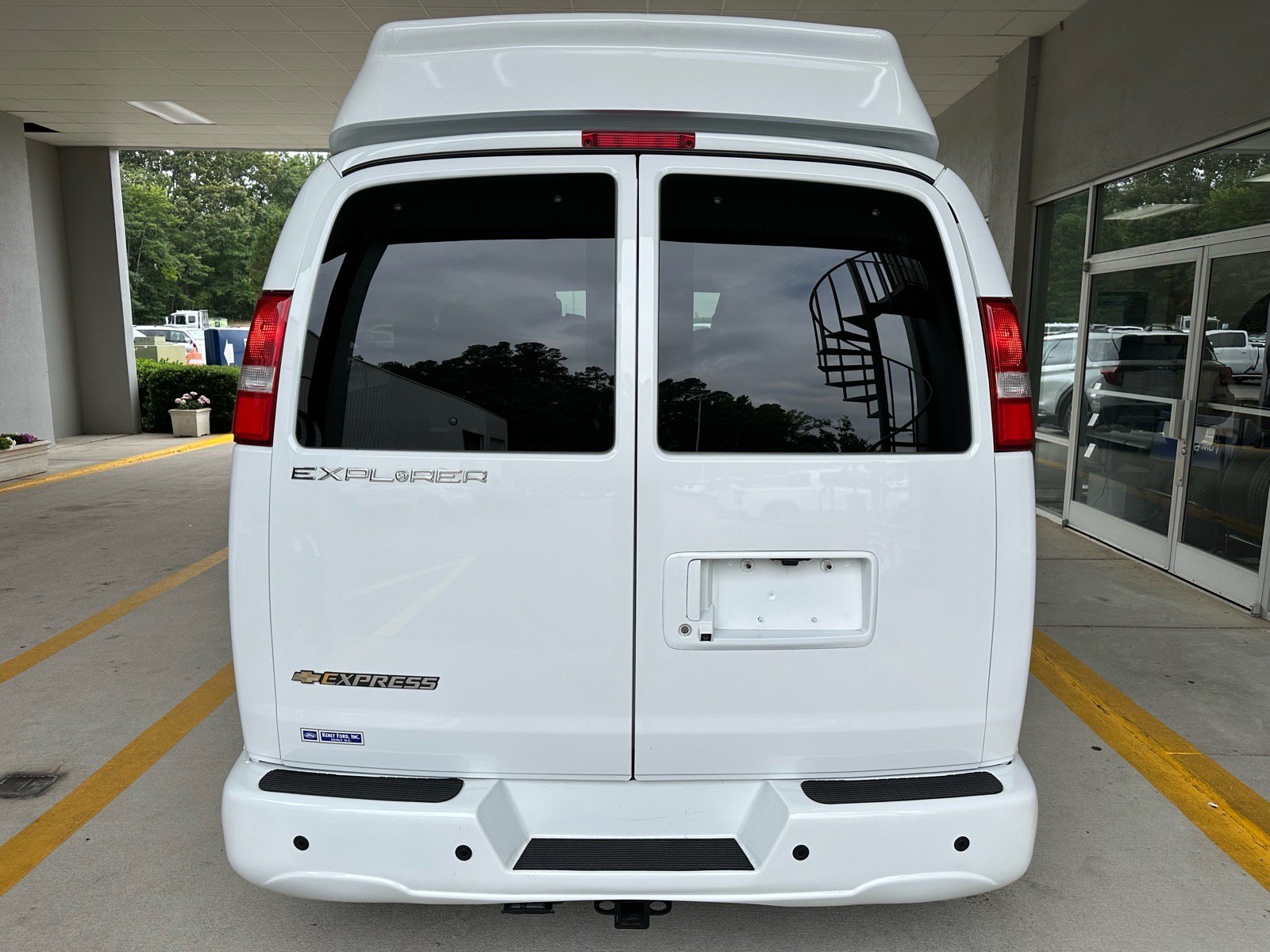 Used 2020 Chevrolet Express 2500 w/ Enhanced Convenience Package RWD image 15