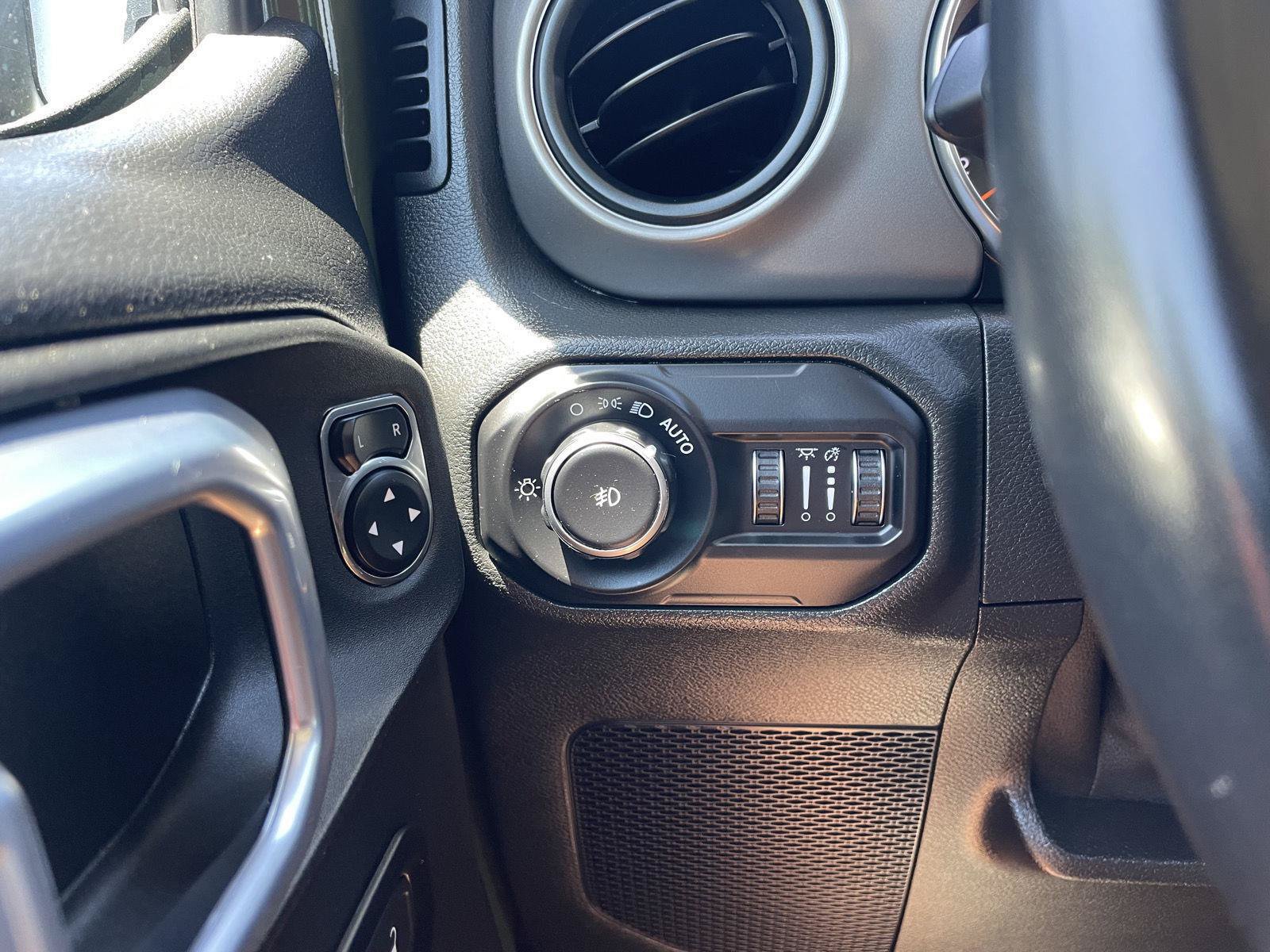 Used 2021 Jeep Wrangler Sport AWD/4WD image 16