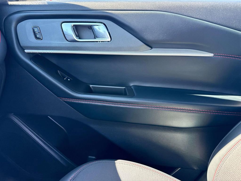 Certified 2026 Ford Explorer ST-Line w/ ST-Line Street Pack image 30