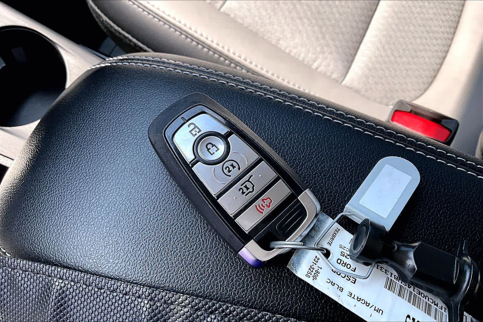 Certified 2025 Ford Escape SE FWD image 29
