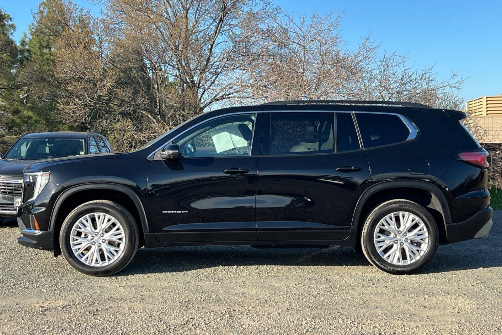 Used 2024 GMC Acadia Elevation image 2