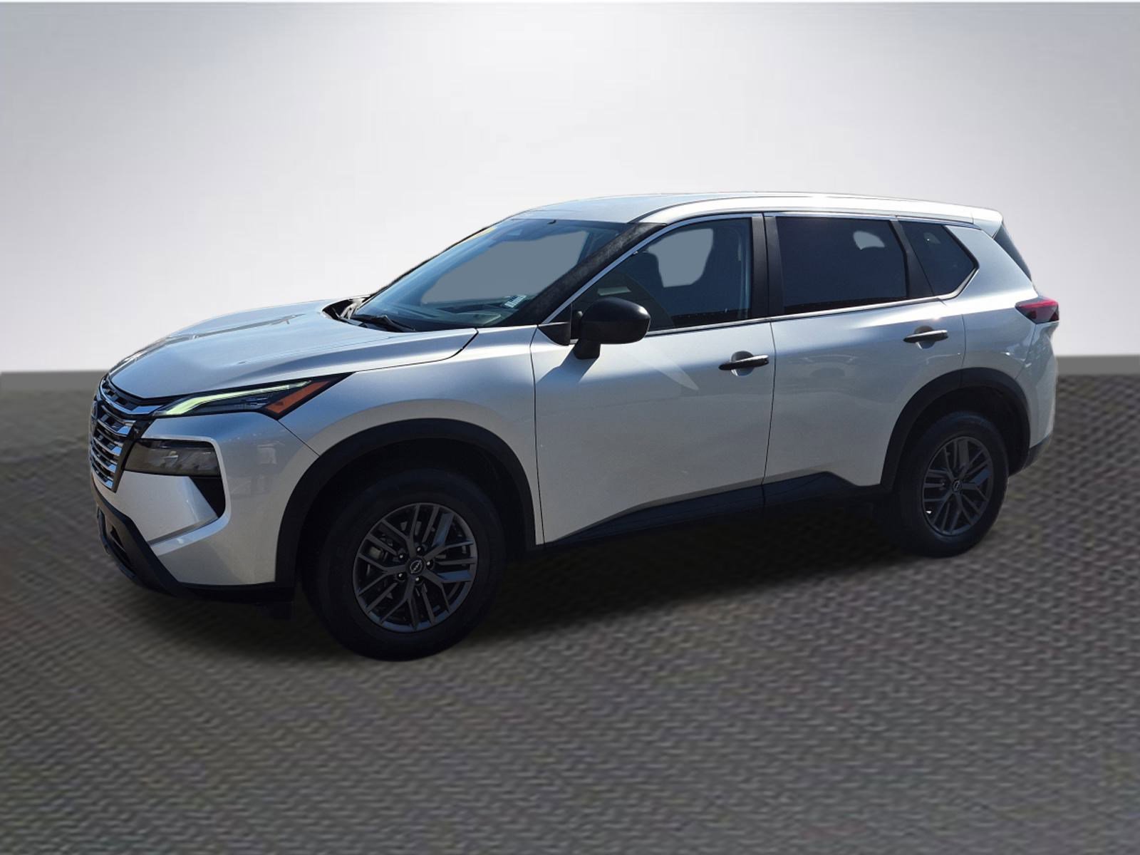 Used 2024 Nissan Rogue S image 2