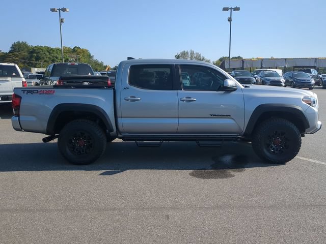 Used 2019 Toyota Tacoma TRD Off-Road AWD/4WD image 4