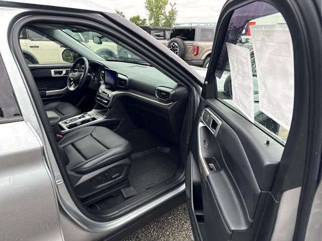 Certified 2023 Ford Explorer XLT w/ Equipment Group 202A image 8