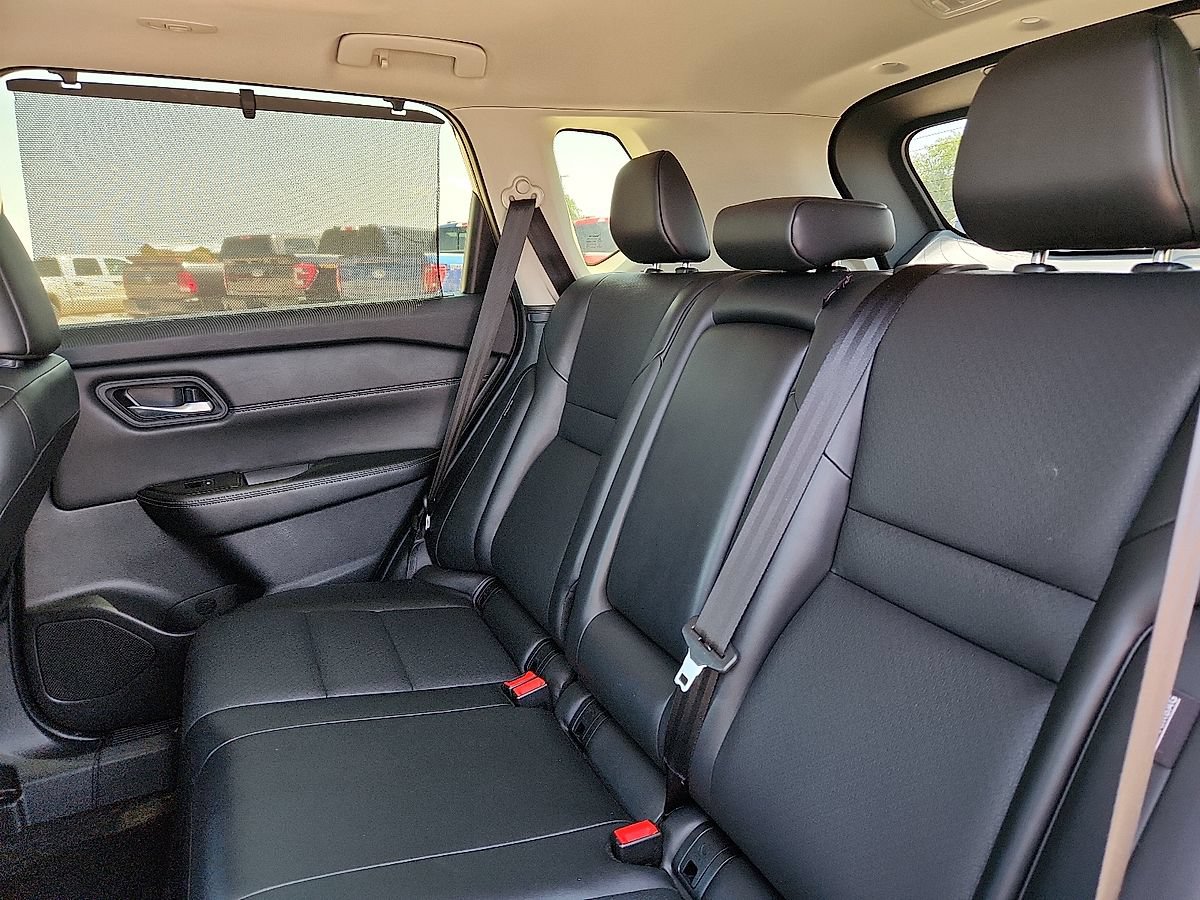 Used 2025 Nissan Rogue SV w/ SV Premium Package FWD image 5