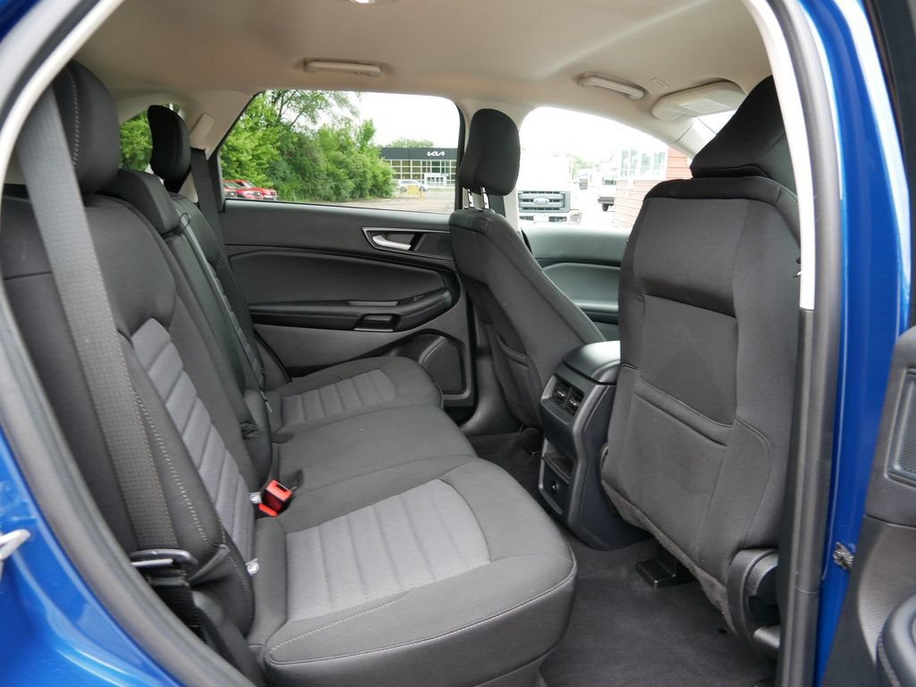 Certified 2024 Ford Edge SE w/ Black Appearance Package AWD/4WD image 9