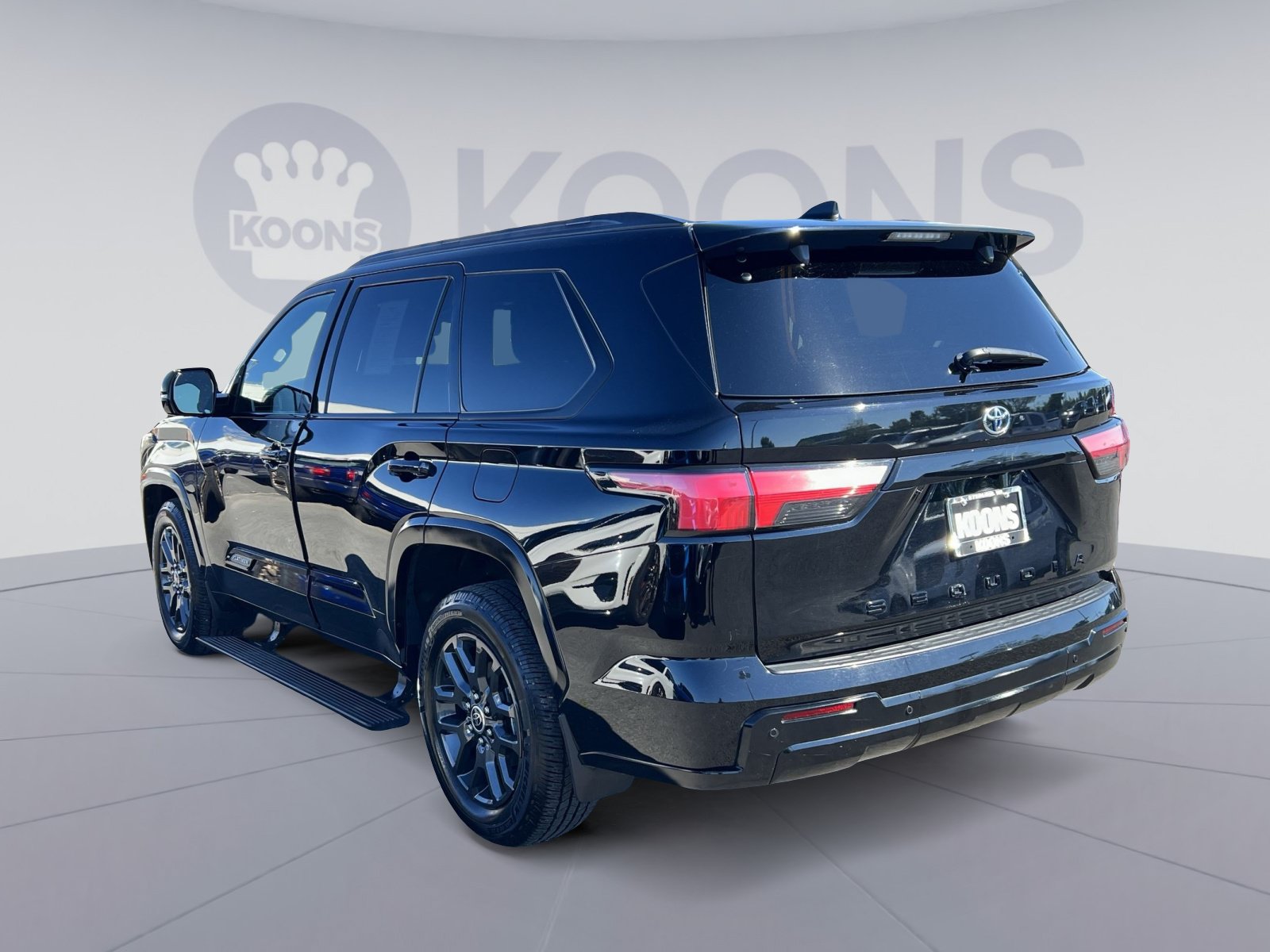 Used 2023 Toyota Sequoia Platinum AWD/4WD image 8