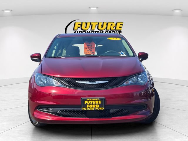 Used 2023 Chrysler Voyager LX FWD image 2