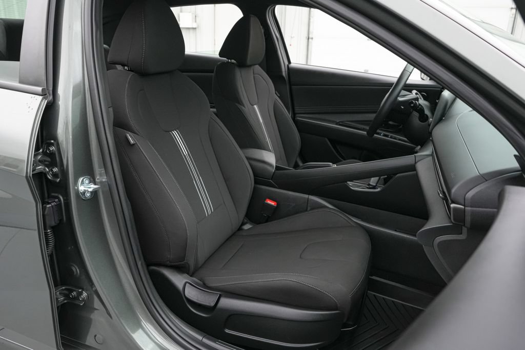 Used 2025 Hyundai Elantra Sport FWD image 20
