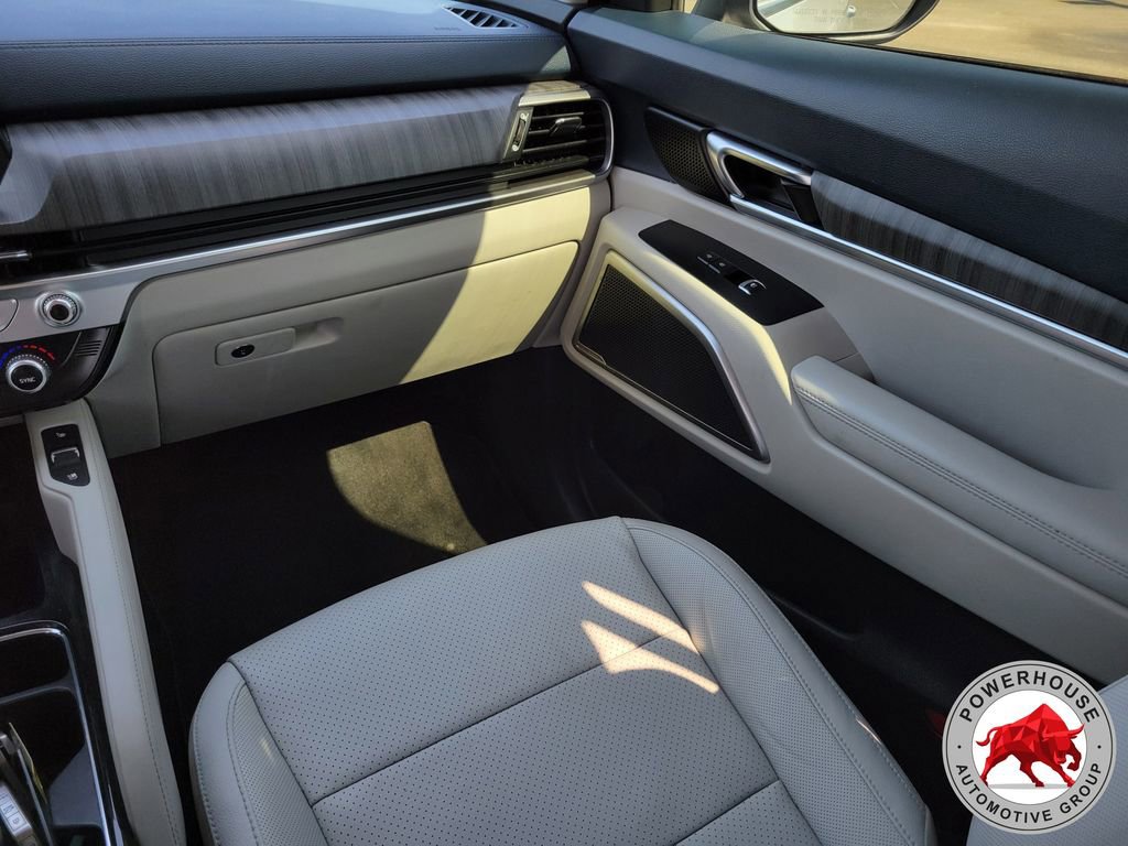 Used 2024 Kia Telluride EX w/ EX Captain's Chair Package FWD image 23