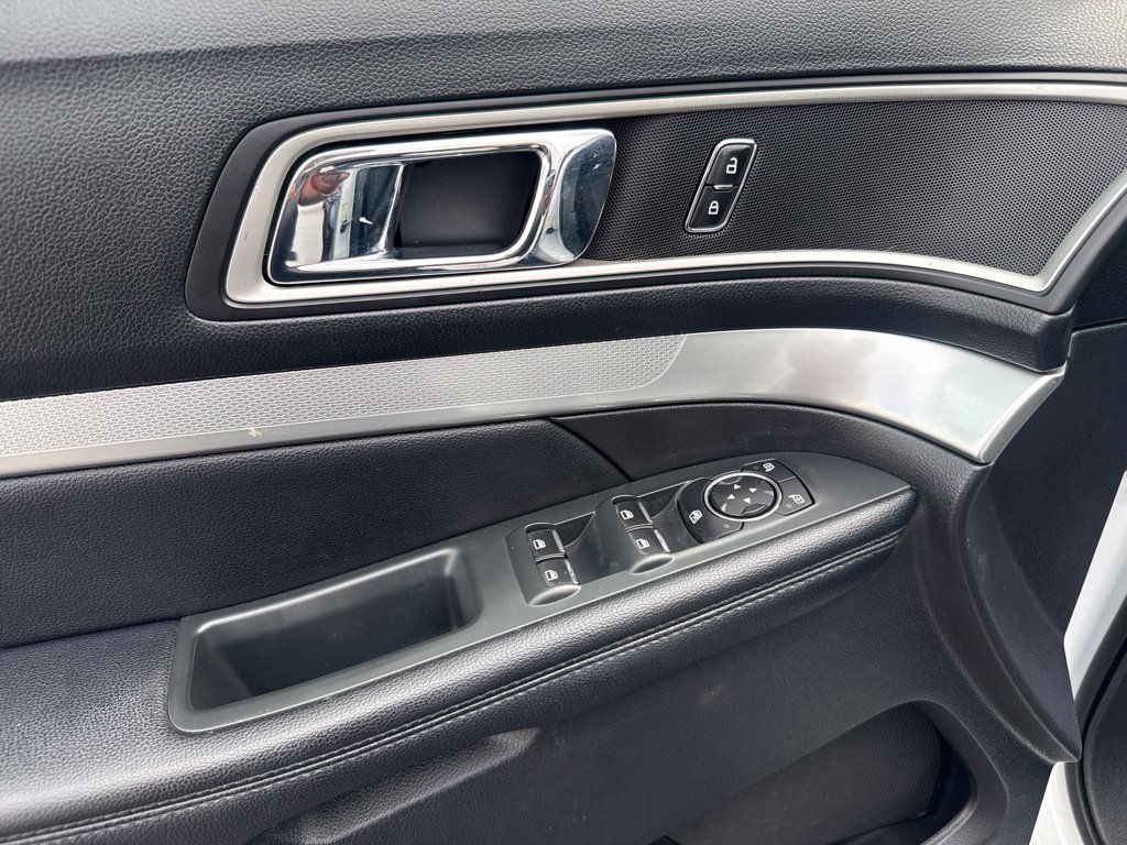 Certified 2017 Ford Explorer XLT FWD image 12