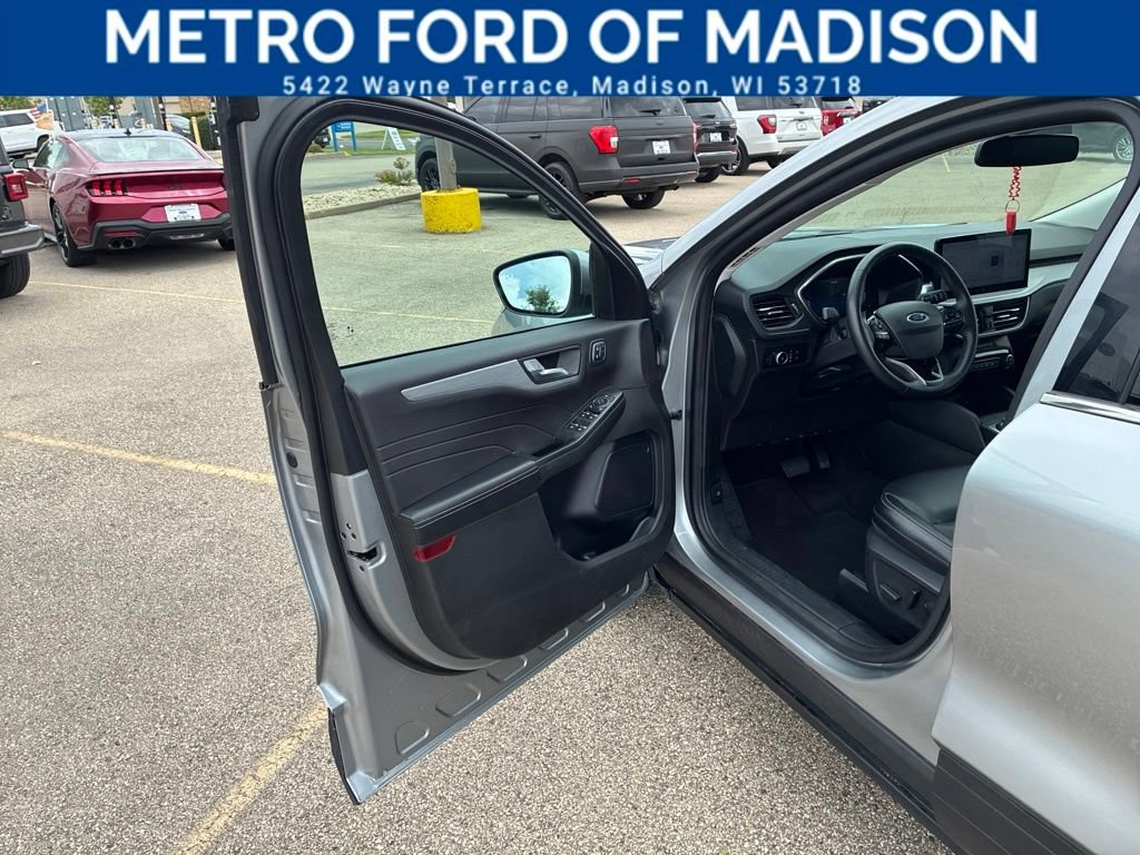 Certified 2024 Ford Escape Platinum AWD/4WD image 9