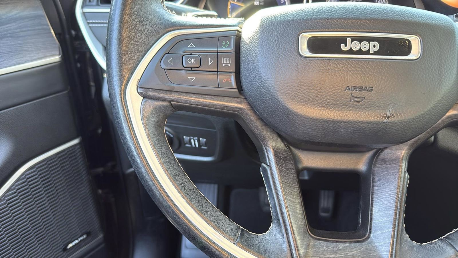 Used 2022 Jeep Grand Cherokee L Limited image 17