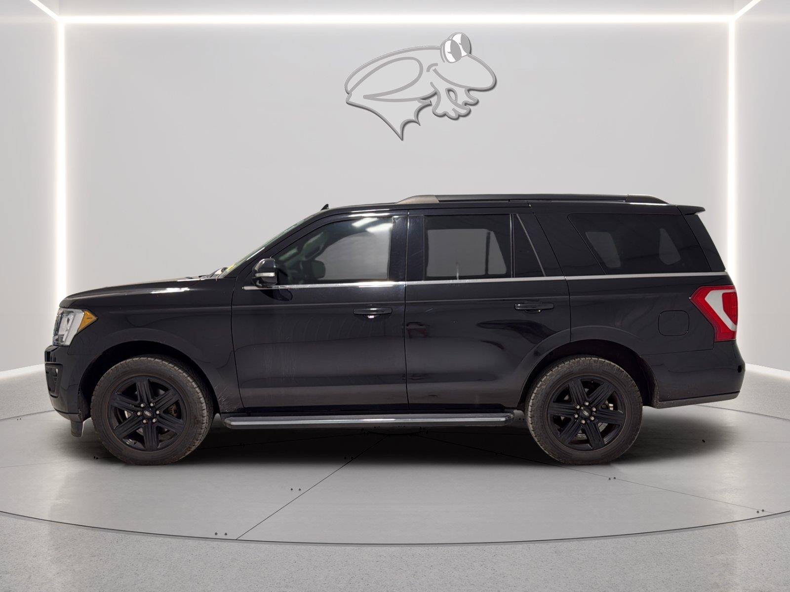 Certified 2020 Ford Expedition XLT w/ Equipment Group 202A AWD/4WD image 2
