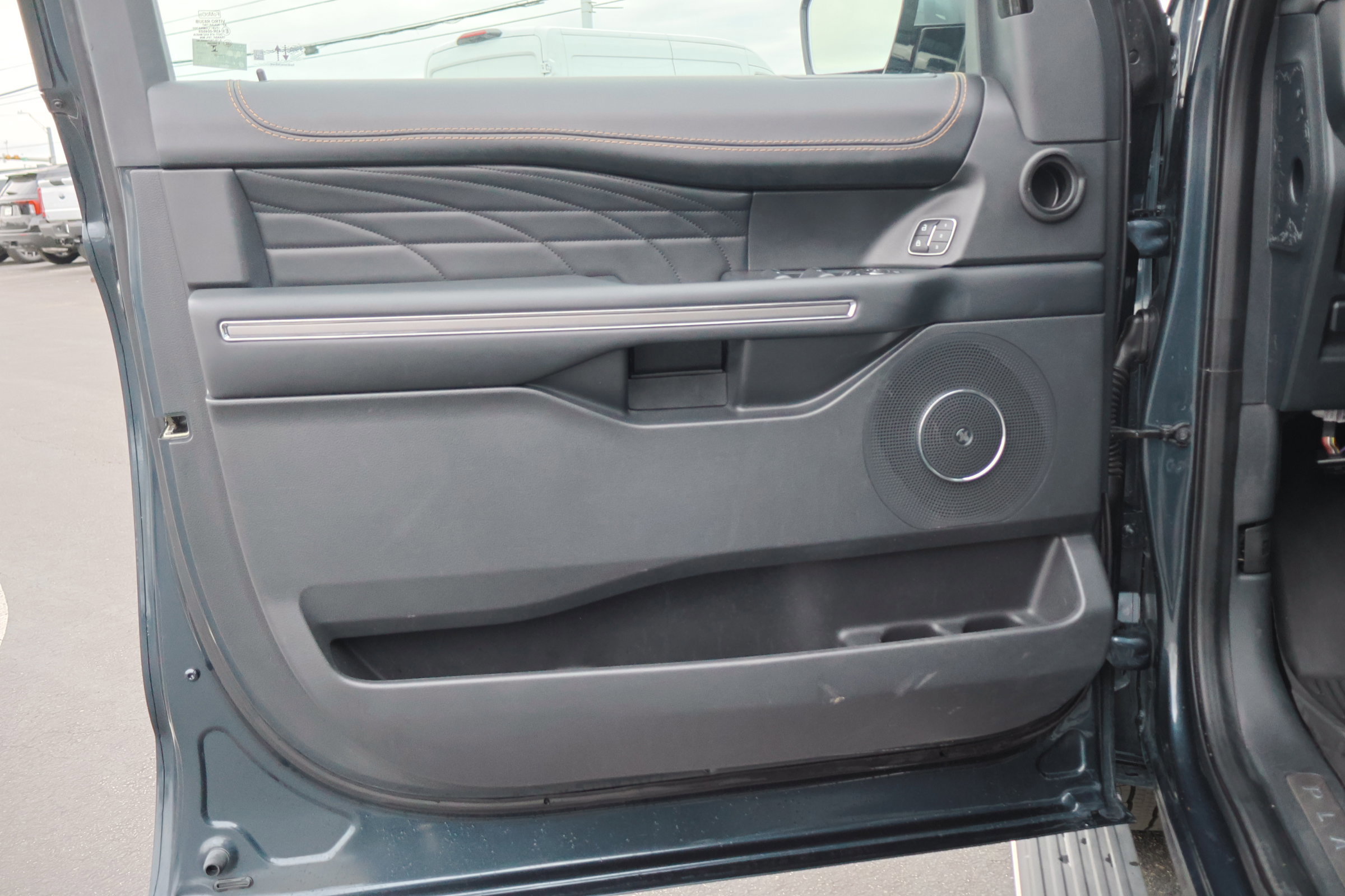 Certified 2023 Ford Expedition Platinum image 11