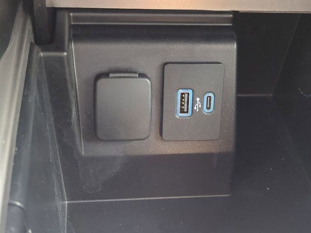 Certified 2020 Ford Explorer XLT w/ Equipment Group 202A RWD image 21