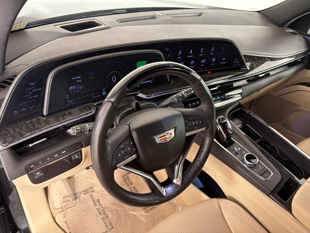 Used 2024 Cadillac Escalade Premium Luxury AWD/4WD image 14