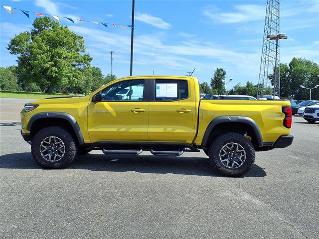 Used 2023 Chevrolet Colorado ZR2 w/ ZR2 Convenience Package III AWD/4WD image 3