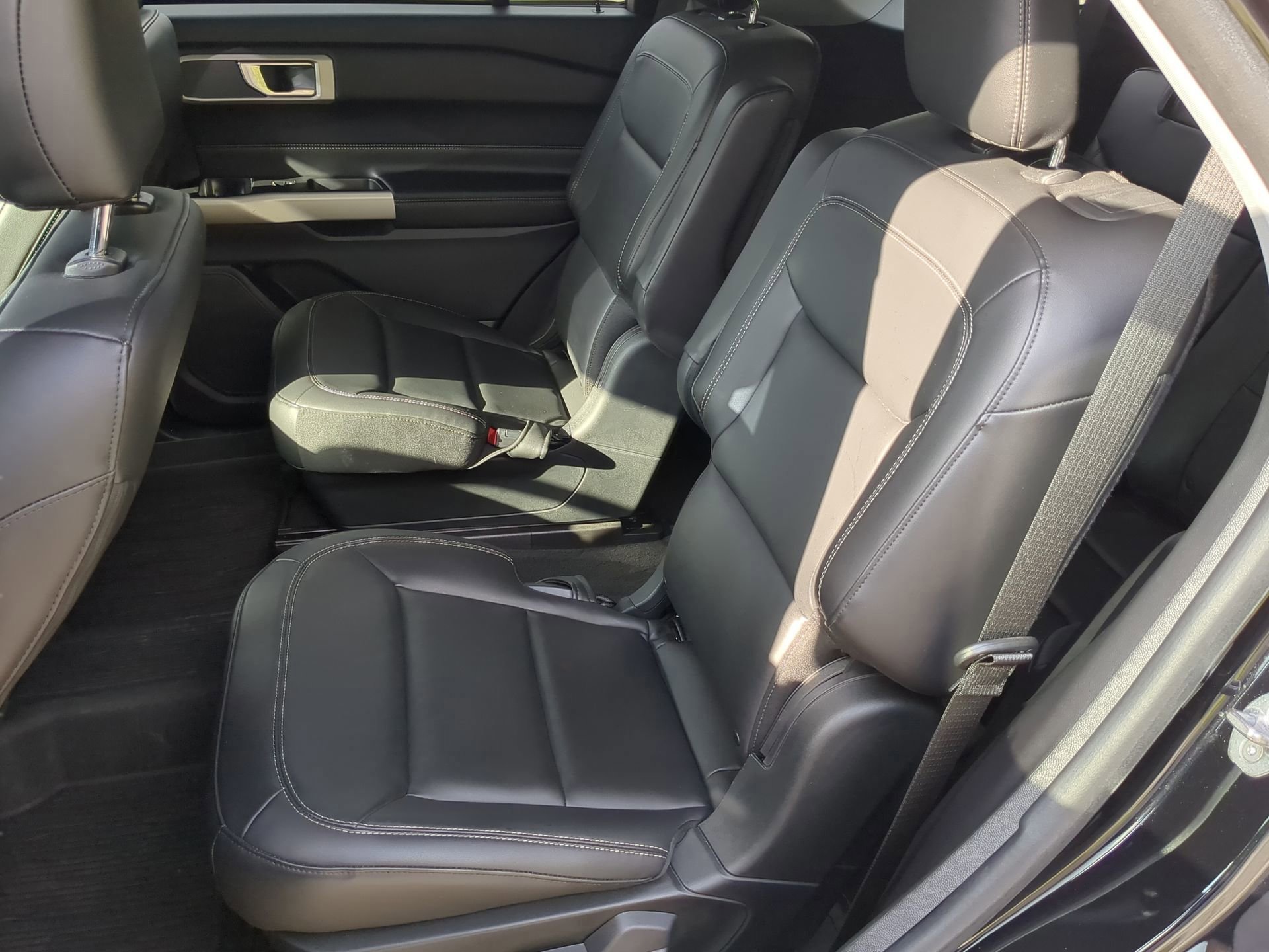 Certified 2022 Ford Explorer XLT w/ Equipment Group 202A image 46