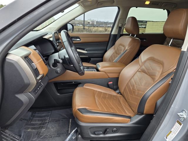 Used 2022 Nissan Pathfinder Platinum w/ Lighting Package (N92) image 12