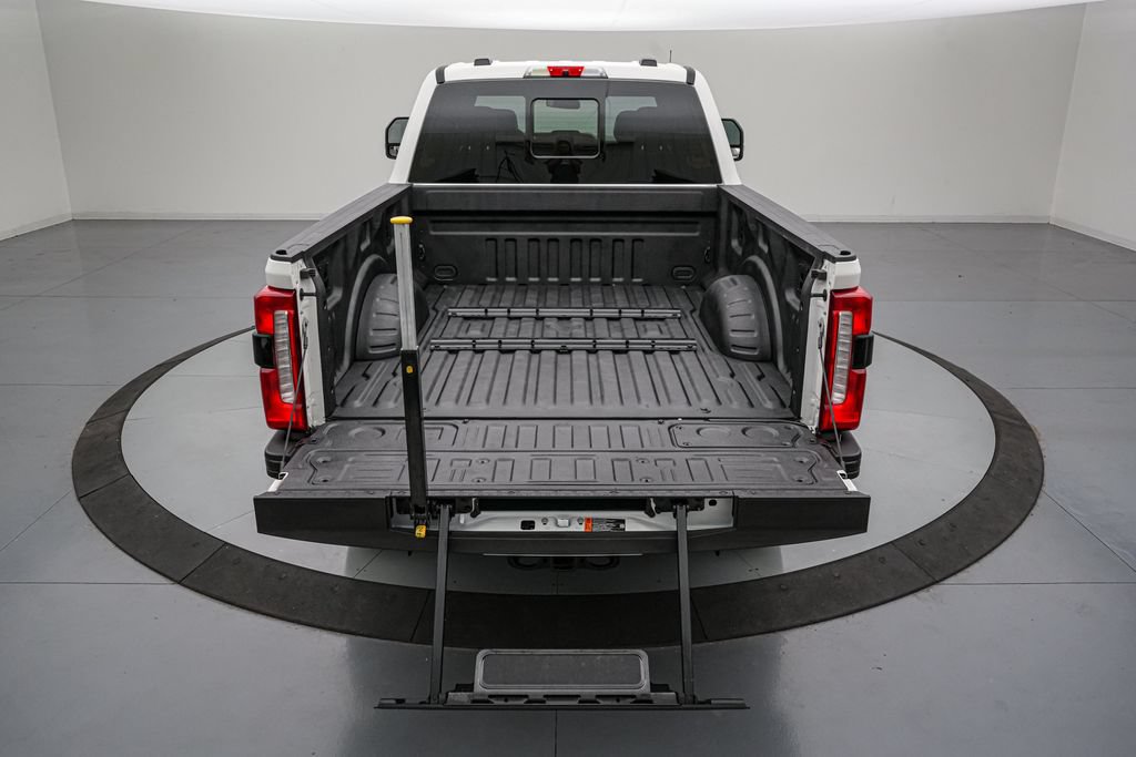 Certified 2025 Ford F250 King Ranch w/ FX4 Off-Road Package AWD/4WD image 6