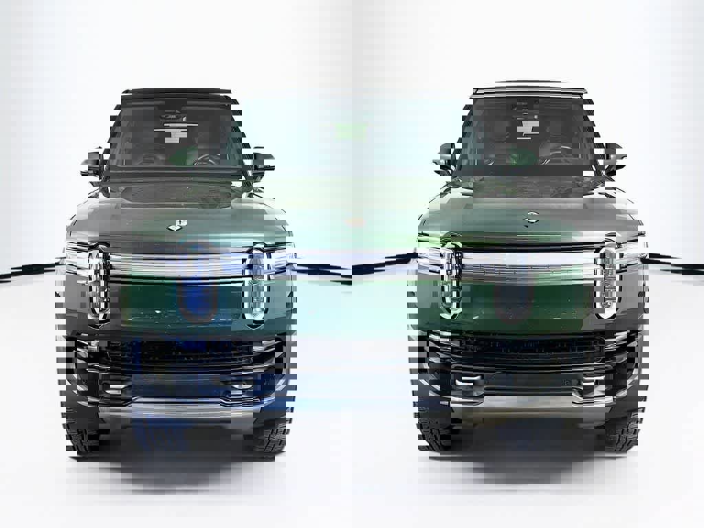 Used 2025 Rivian R1S Adventure image 9