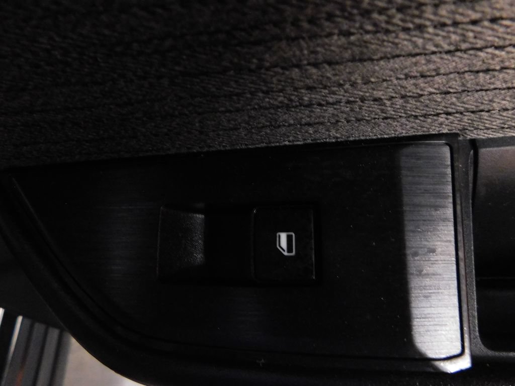 Used 2023 Nissan Rogue SV FWD image 35