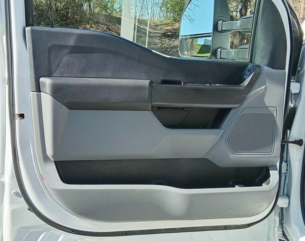 Certified 2023 Ford F550 4x4 Regular Cab Super Duty image 14