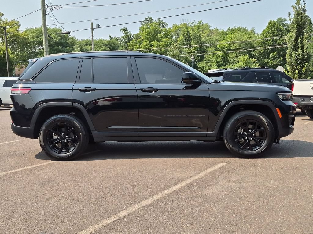 Used 2024 Jeep Grand Cherokee Altitude AWD/4WD image 15