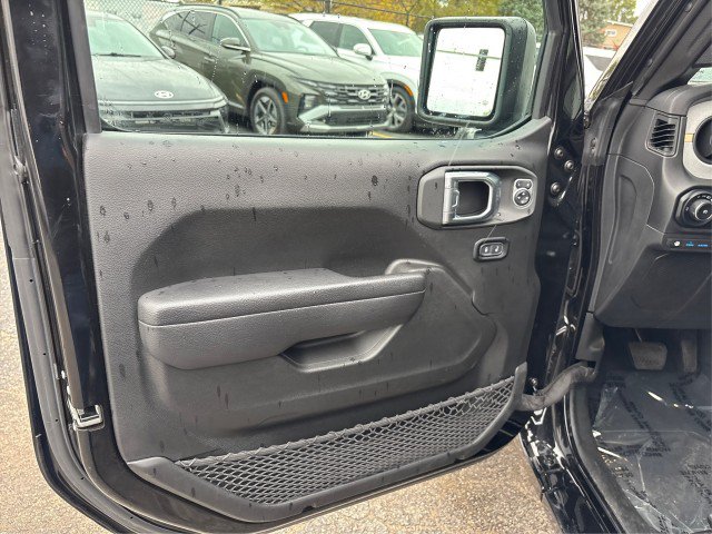 Used 2024 Jeep Wrangler Unlimited w/ Convenience Group AWD/4WD image 17