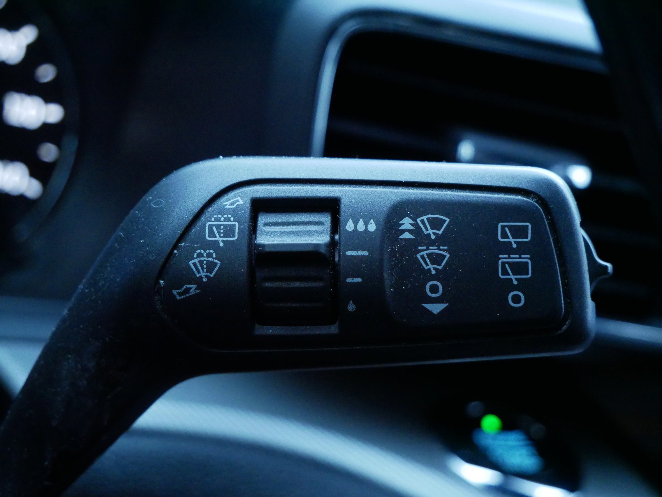 Certified 2020 Ford Explorer XLT w/ Equipment Group 202A image 20