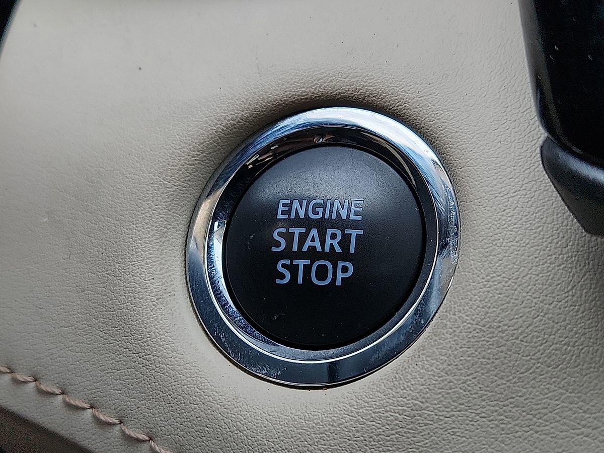 Used 2022 Toyota Highlander XLE AWD/4WD image 9