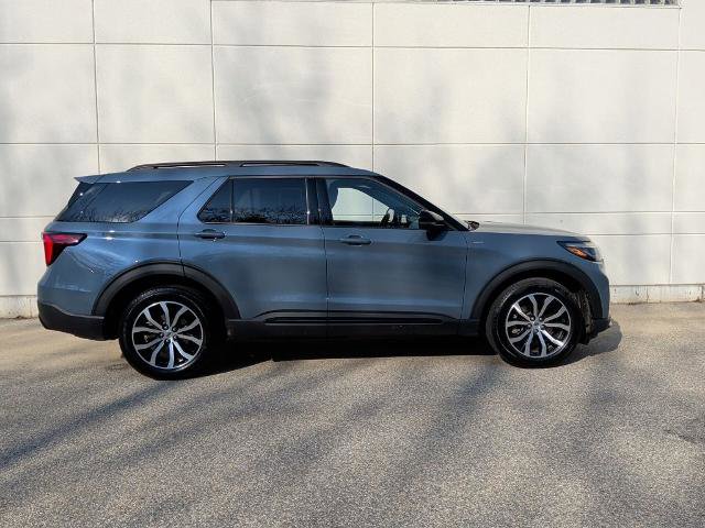 Certified 2025 Ford Explorer ST-Line image 5