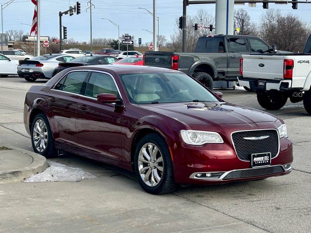 Used 2017 Chrysler 300 Limited w/ Value Package image 6