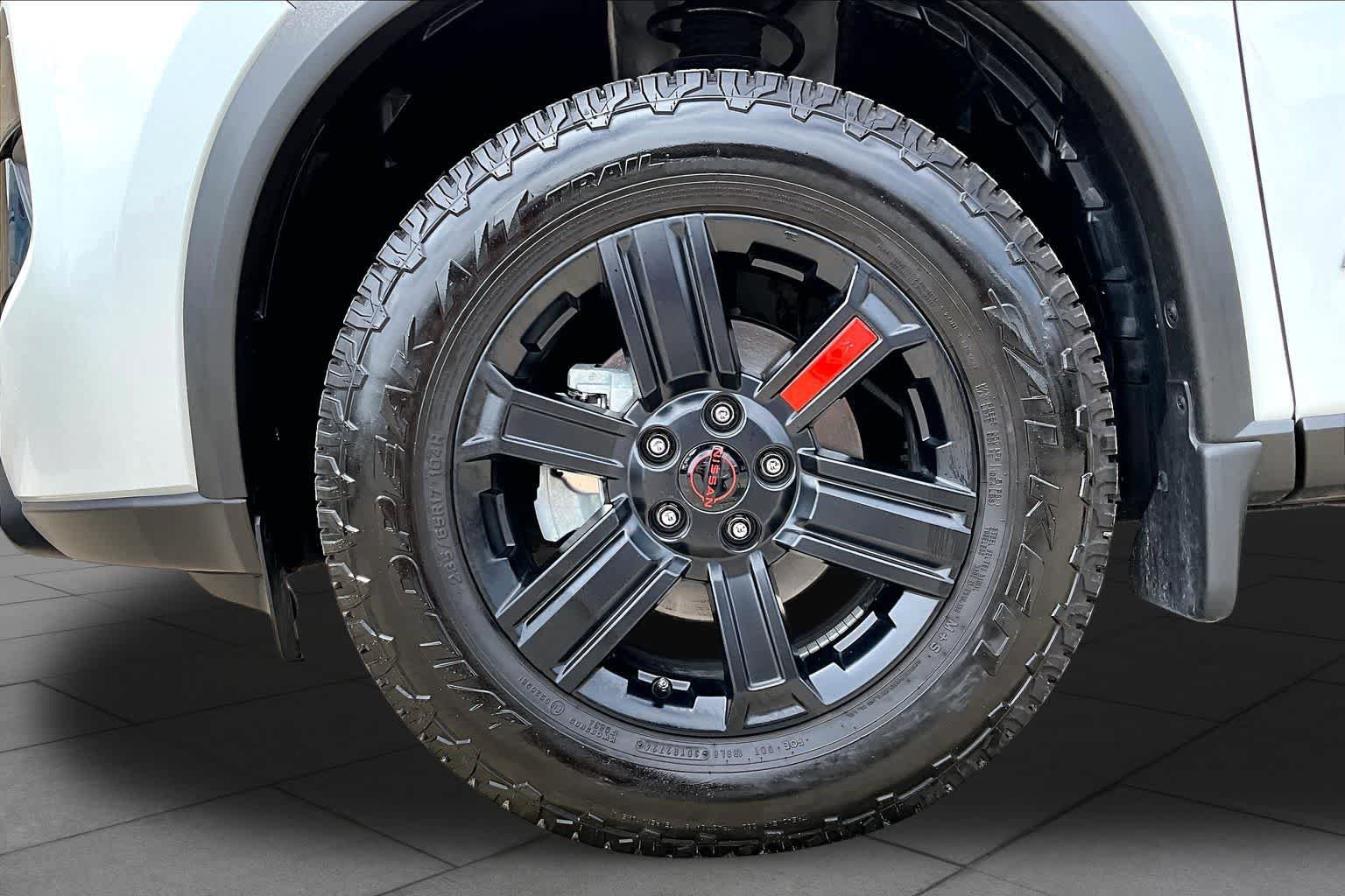 Used 2025 Nissan Rogue SV AWD/4WD image 13