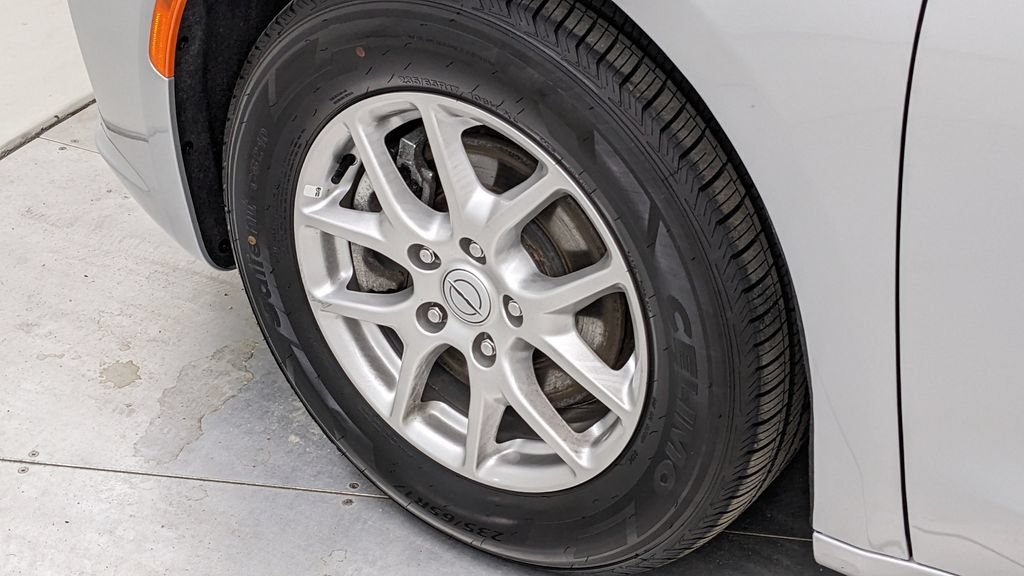 Used 2026 Chrysler Pacifica Select FWD image 4
