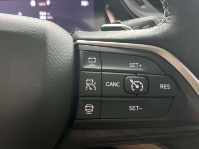 Used 2021 Jeep Grand Cherokee L Limited AWD/4WD image 26
