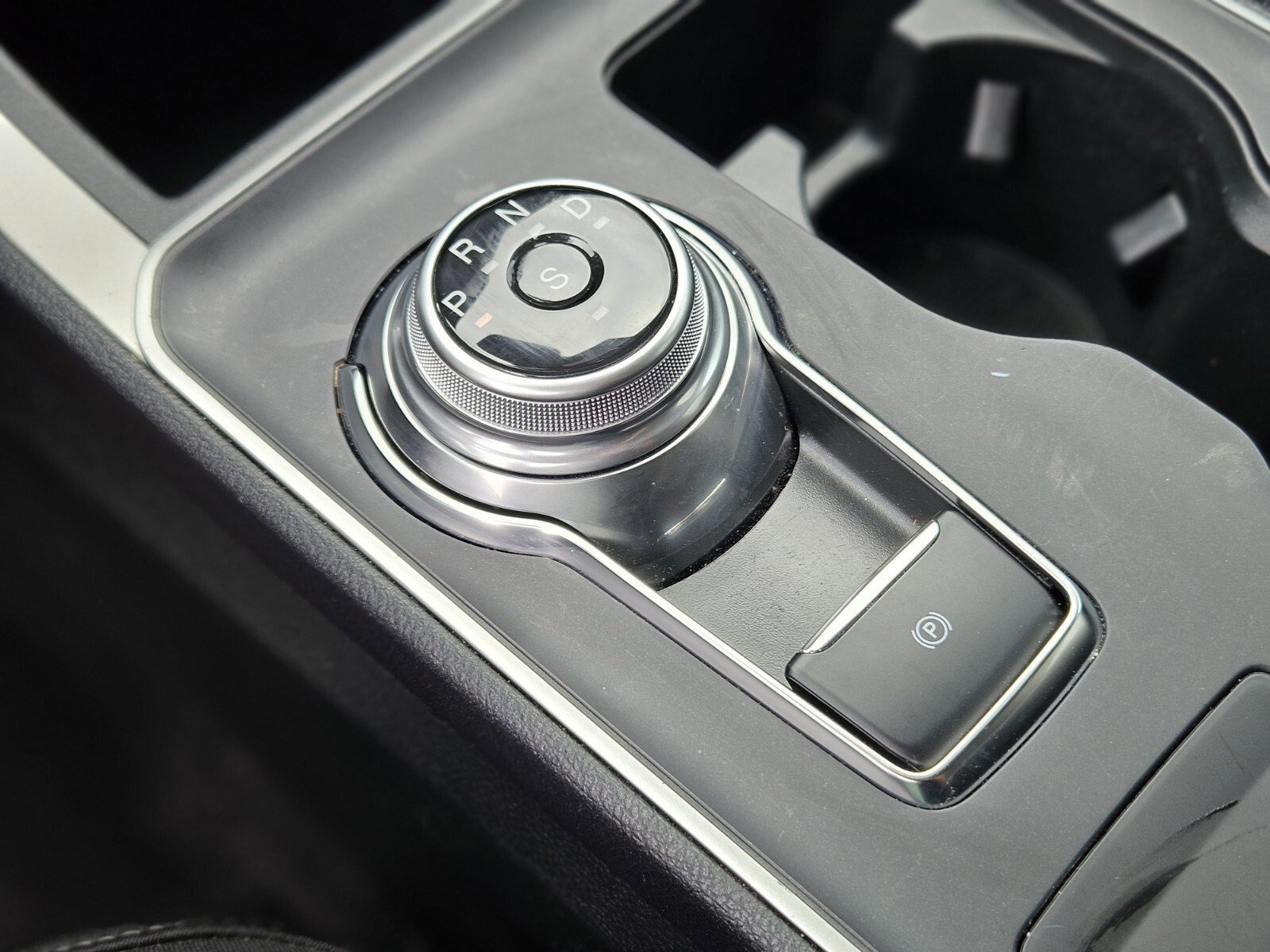 Certified 2024 Ford Edge SE w/ Black Appearance Package image 26