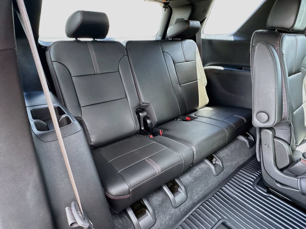 Used 2023 Chevrolet Traverse RS FWD image 28