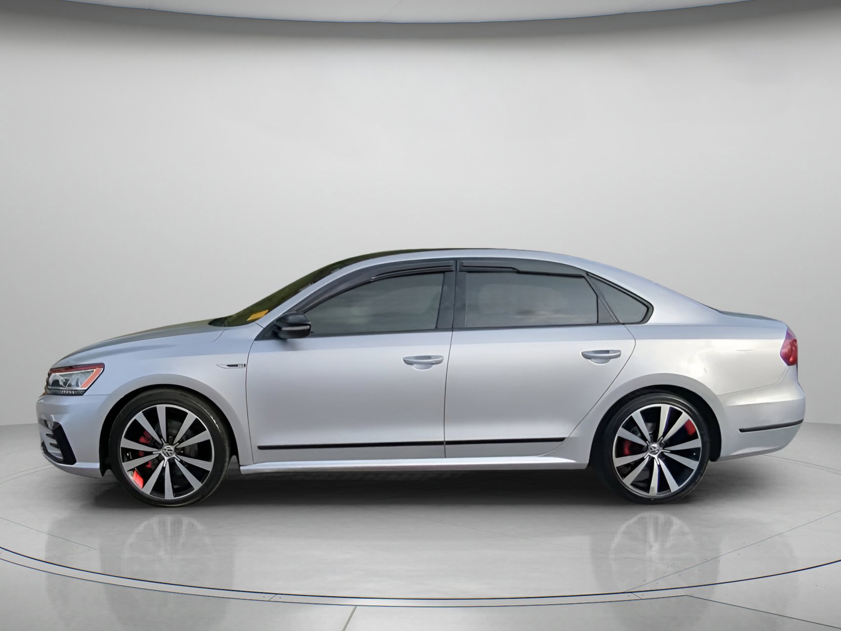 Used 2018 Volkswagen Passat GT image 8