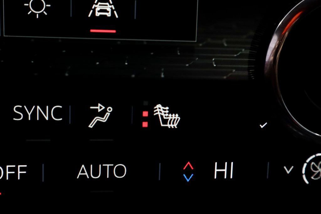 Used 2025 GMC Acadia Elevation image 11