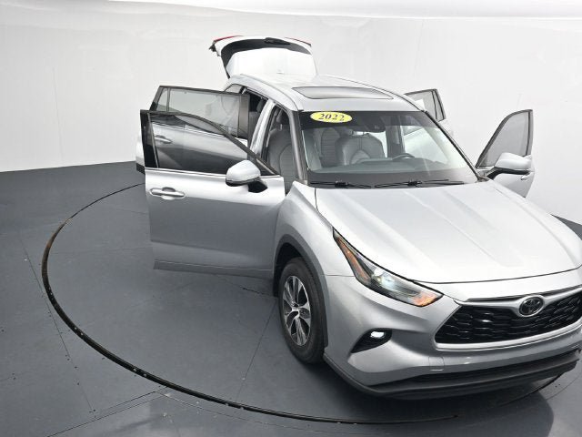 Used 2022 Toyota Highlander XLE AWD/4WD image 41