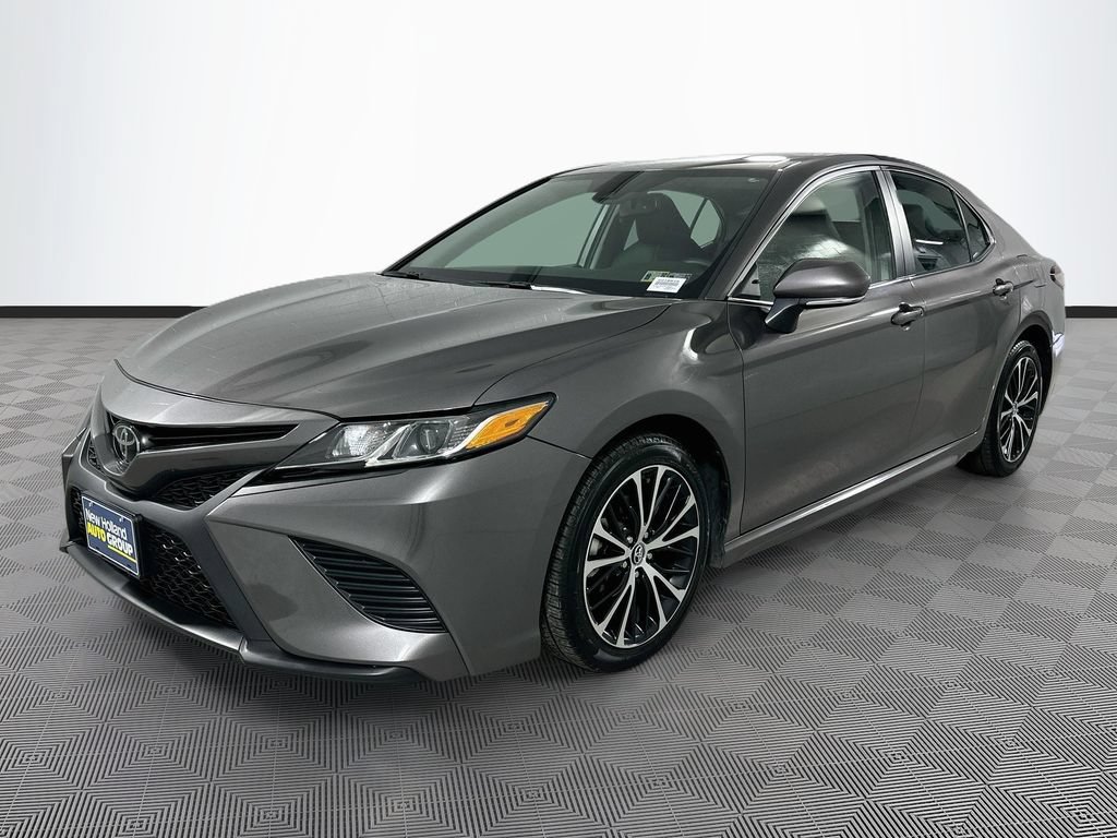 Used 2019 Toyota Camry SE w/ Convenience Package FWD image 5